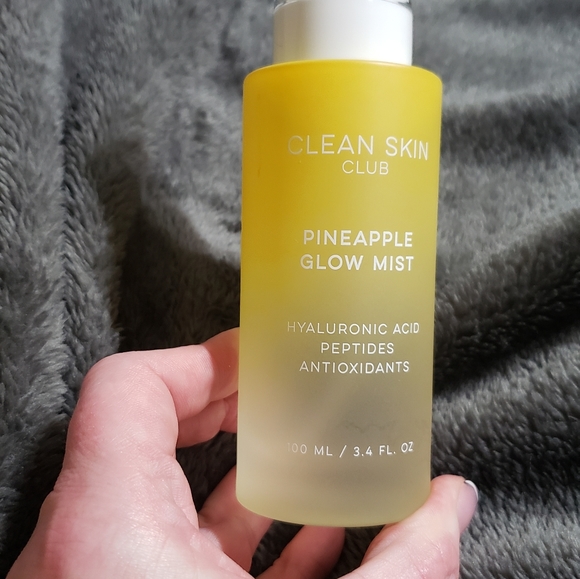 Clean Skin Club Pineapple Glow Mist - Picture 4 of 10